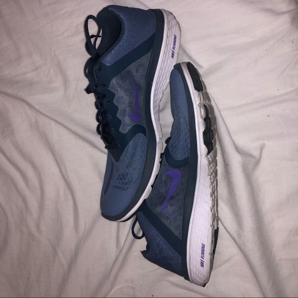 Nike Tennis Shoes